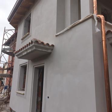 PARTICOLARE INTONACO CON FREGI